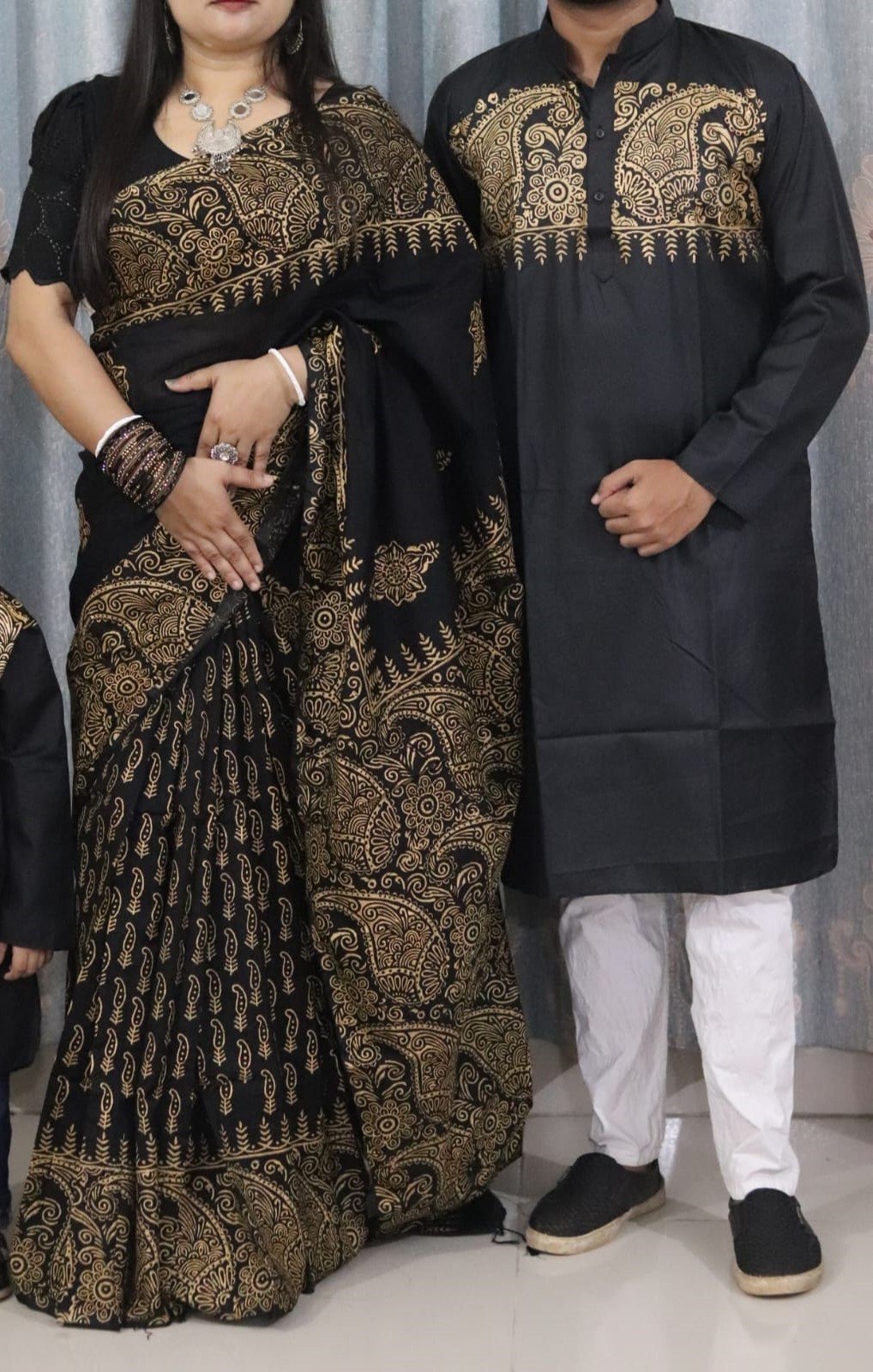 প্রিয়জনের সাথে মিলিয়ে ট্রেন্ডি শাড়ি-পাঞ্জাবি!